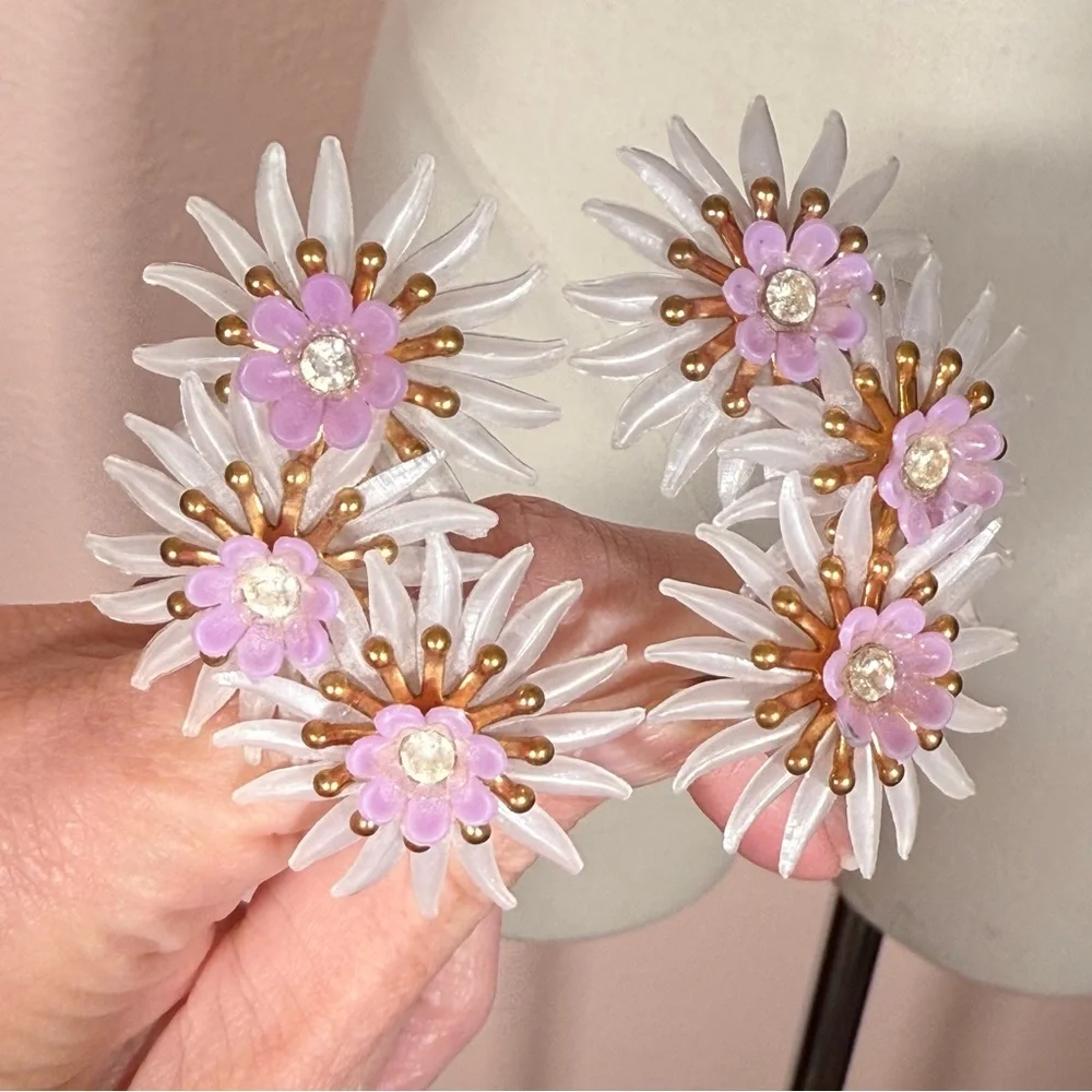Vintage 1940 50 Oversized Plastic Lavender Fairycore clip ear crawler earrings - Picture 13 of 17
